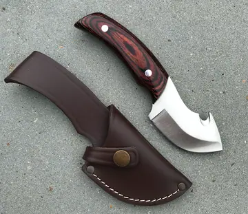 Cudeman Haakon jachtmes met gestabiliseerd hout & gut hook